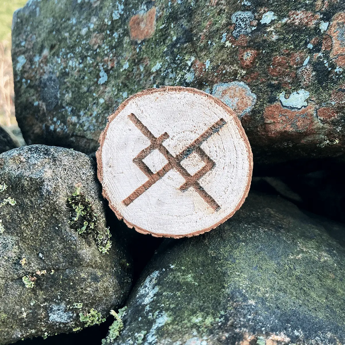 Eternal Love Rune Wooden Circle 1